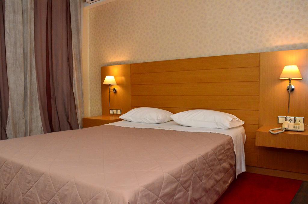 Deves Hotel Нафплион Экстерьер фото