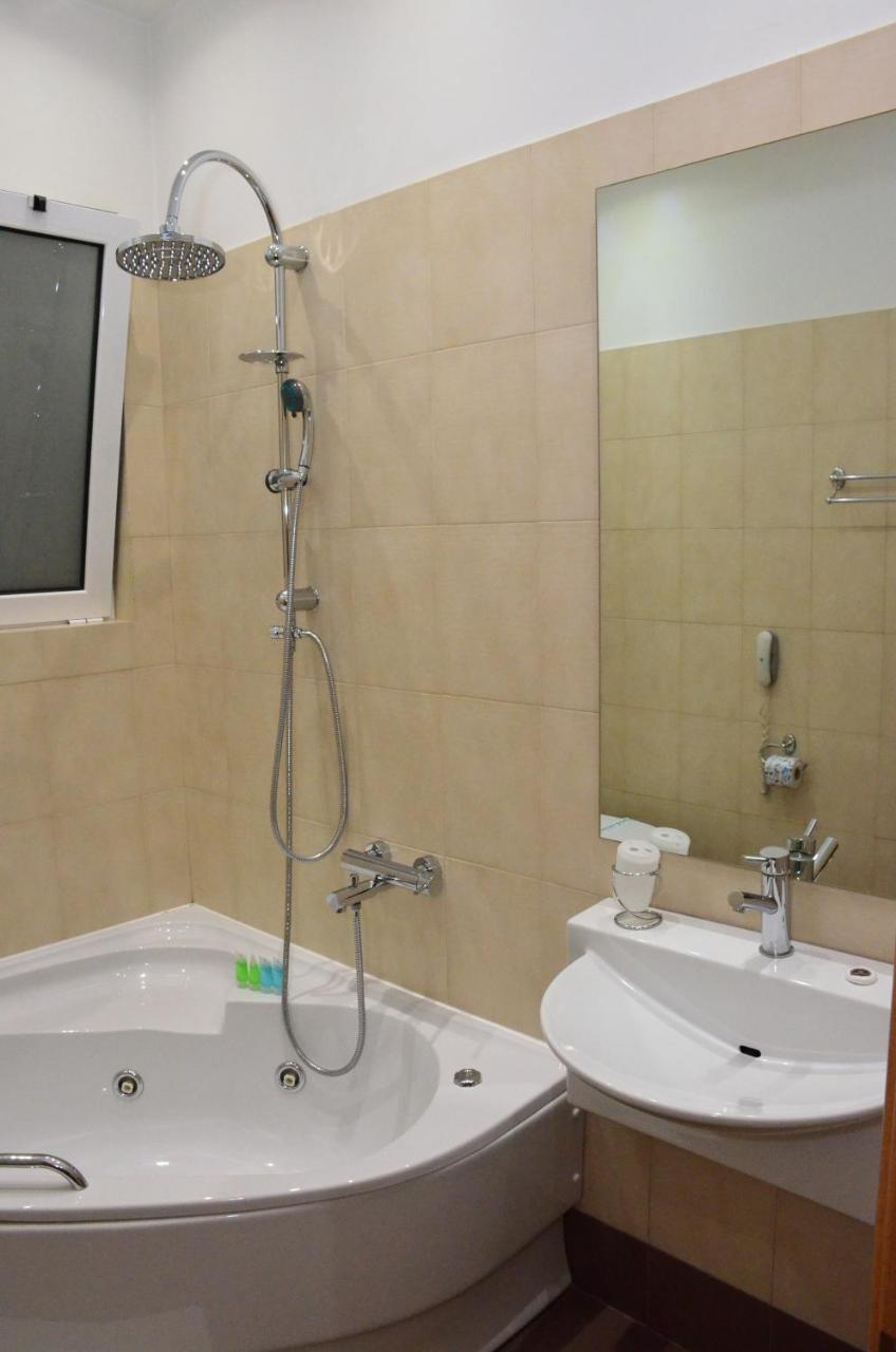 Deves Hotel Нафплион Экстерьер фото